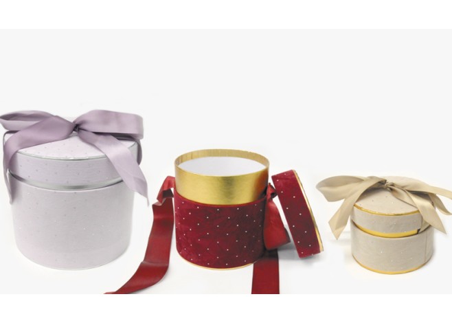 ΚΟΥΤΙ ΧΑΡΤΙΝΟ ΜΕ ΒΕΛΟΥΔΟ ΚΑΙ ΣΤΡΑΣ 14cm x 16cm 0402203 ΚΟΥΤΙ ΧΑΡΤΙΝΟ ΜΕ ΒΕΛΟΥΔΟ ΚΑΙ ΣΤΡΑΣ 14cm x 16cm 0402203