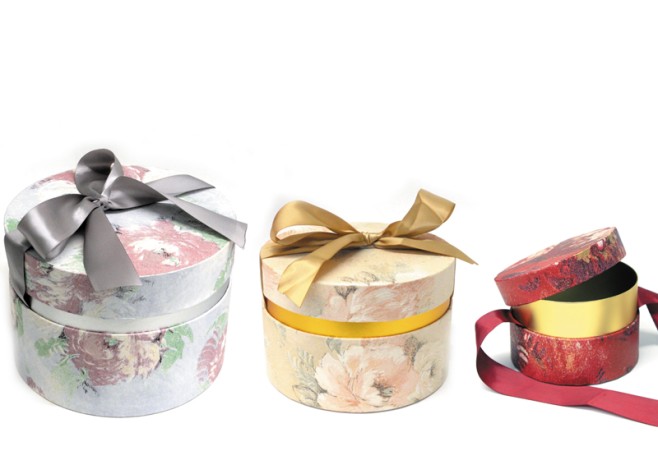 ΚΟΥΤΙ ΣΤΡΟΓΓΥΛΟ ΜΕ ΣΑΤΕΝ ΚΟΡΔΕΛΑ 12cm x 8cm 0402208 ΚΟΥΤΙ ΣΤΡΟΓΓΥΛΟ ΜΕ ΣΑΤΕΝ ΚΟΡΔΕΛΑ 12cm x 8cm 0402208