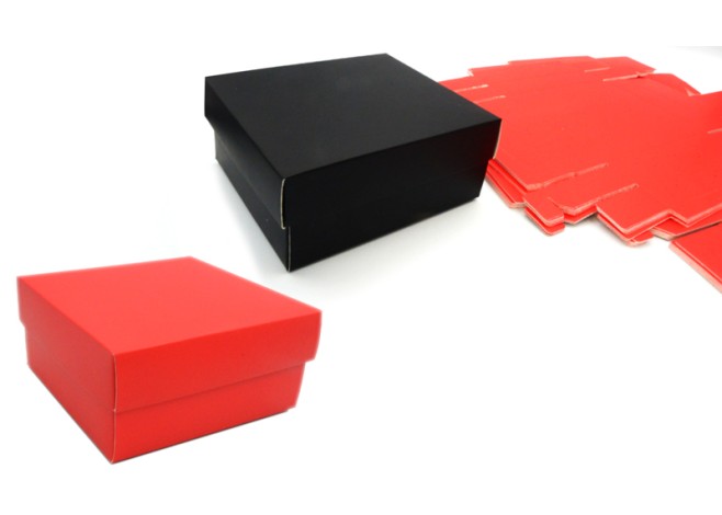 ΧΑΡΤΙΝΟ ΚΟΥΤΙ ME KAΠΑΚΙ 13cm x 13cm x 6cm 0402235 ΧΑΡΤΙΝΟ ΚΟΥΤΙ ME KAΠΑΚΙ 13cm x 13cm x 6cm 0402235