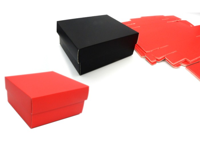 ΧΑΡΤΙΝΟ ΚΟΥΤΙ ME KAΠΑΚΙ 13cm x 13cm x 6cm 0402235 ΧΑΡΤΙΝΟ ΚΟΥΤΙ ME KAΠΑΚΙ 13cm x 13cm x 6cm 0402235