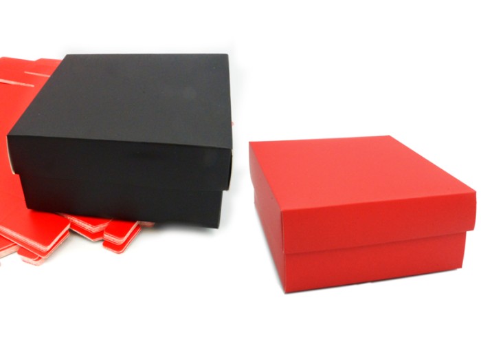 ΧΑΡΤΙΝΟ ΚΟΥΤΙ ME KAΠΑΚΙ 22cm x 17cm x 7.5cm 0402236 ΧΑΡΤΙΝΟ ΚΟΥΤΙ ME KAΠΑΚΙ 22cm x 17cm x 7.5cm 0402236