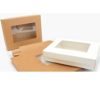 ΧΑΡΤΙΝΟ ΚΟΥΤΙ ME KAΠΑΚΙ ΚΑΙ ΠΑΡΑΘΥΡΟ ΖΕΛΑΤΙΝΑ 48cm x 38cm x 6.5cm 0402255 ΧΑΡΤΙΝΟ ΚΟΥΤΙ ME KAΠΑΚΙ ΚΑΙ ΠΑΡΑΘΥΡΟ ΖΕΛΑΤΙΝΑ 48cm x 38cm x 6.5cm 0402255