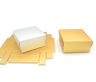 ΧΑΡΤΙΝΟ ΚΟΥΤΙ ΜΕ ΚΑΠΑΚΙ ΧΡΥΣΟ/ΑΣΗΜΙ 13cm x 13cm x 6cm 0402259 ΧΑΡΤΙΝΟ ΚΟΥΤΙ ΜΕ ΚΑΠΑΚΙ ΧΡΥΣΟ/ΑΣΗΜΙ 13cm x 13cm x 6cm 0402259