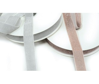 ΚΟΡΔΕΛΑ ΒΕΛΟΥΔΙΝΗ ΜΕ ΑΣΗΜΙ ΓΚΛΙΤΕΡ 2.5cm x 25Y 0501367 ΚΟΡΔΕΛΑ ΒΕΛΟΥΔΙΝΗ ΜΕ ΑΣΗΜΙ ΓΚΛΙΤΕΡ 2.5cm x 25Y 0501367