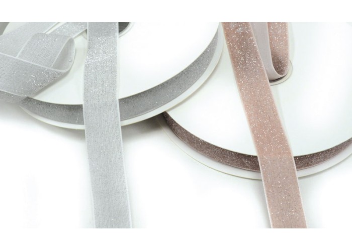 ΚΟΡΔΕΛΑ ΒΕΛΟΥΔΙΝΗ ΜΕ ΑΣΗΜΙ ΓΚΛΙΤΕΡ 2.5cm x 25Y 0501367 ΚΟΡΔΕΛΑ ΒΕΛΟΥΔΙΝΗ ΜΕ ΑΣΗΜΙ ΓΚΛΙΤΕΡ 2.5cm x 25Y 0501367