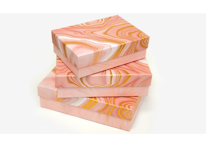 ΚΟΥΤΙ ΣΕΤ/3 ΠΑΡΑΛΛΗΛΟΓΡΑΜΜΟ 24.5cm x 17.5cm ΣΑΠΙΟ ΜΗΛΟ/ΧΡΥΣΟ 0502316 ΚΟΥΤΙ ΣΕΤ/3 ΠΑΡΑΛΛΗΛΟΓΡΑΜΜΟ 24.5cm x 17.5cm ΣΑΠΙΟ ΜΗΛΟ/ΧΡΥΣΟ 0502316