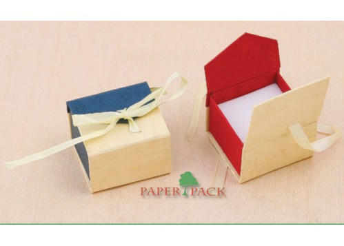 ΚΟΥΤΙ ΧΑΡΤΙΝΟ ΜΕ ΚΟΡΔΕΛΑ ΓΙΑ ΔΑΚΤΥΛΙΔΙ 5x4.5x3.5cm 0506119