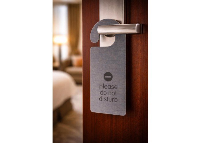 Next επιγραφή Do not disturb ECOLEATHER 2 όψεων 22,5x8,6εκ. γκρι. Δυνατότητα εκτύπωσης