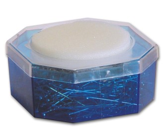 Καρφίτσες σε κουτί