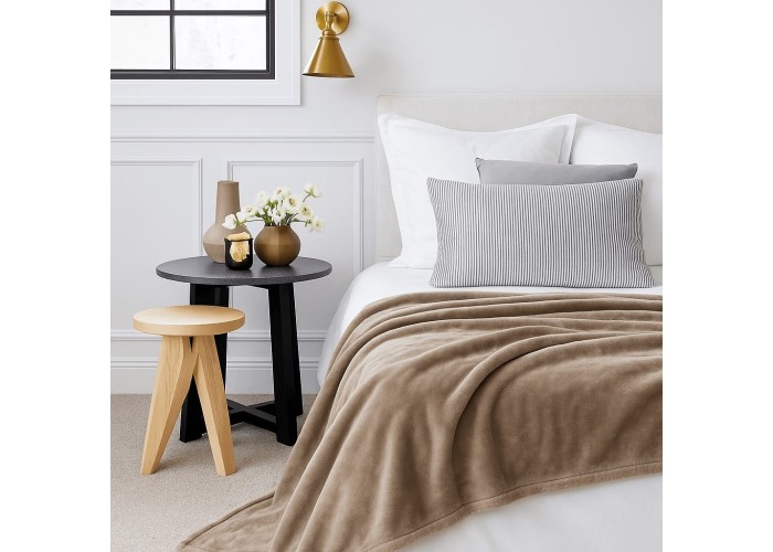 Κουβέρτα υπέρδιπλη μπεζ βελουτέ από 100% polyester 220x240εκ. Κουβέρτα υπέρδιπλη μπεζ βελουτέ από 100% polyester 220x240εκ.