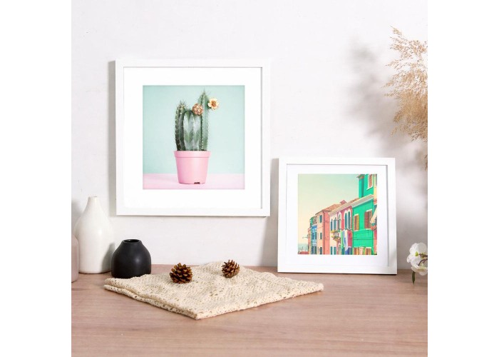 Κορνίζα τοίχου ξύλινη λευκή με ακρυλικό τζάμι 30x30εκ. Κορνίζα τοίχου ξύλινη λευκή με ακρυλικό τζάμι 30x30εκ.