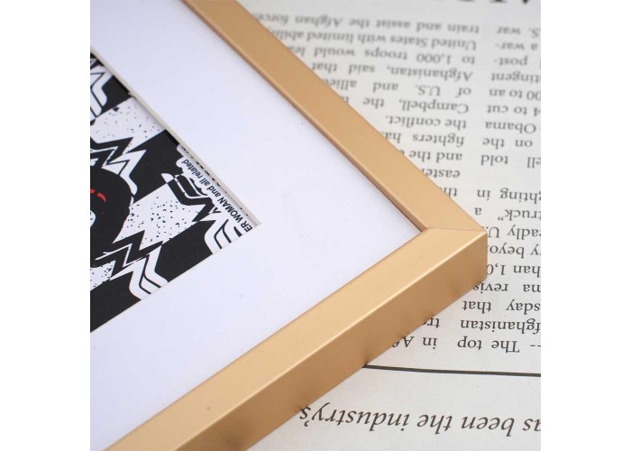 Κορνίζα τοίχου μεταλλική χρυσή με ακρυλικό τζάμι 70x50εκ. Κορνίζα τοίχου μεταλλική χρυσή με ακρυλικό τζάμι 70x50εκ.