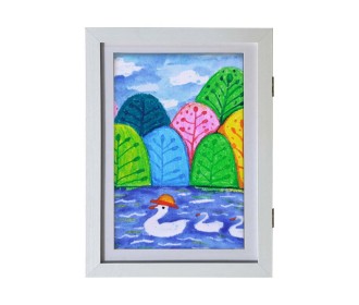 Κορνίζα για παιδικές ζωγραφιές Α4, με χώρο αποθήκευσης λευκή Υ30×21εκ. Κορνίζα για παιδικές ζωγραφιές Α4, με χώρο αποθήκευσης λευκή Υ30×21εκ.