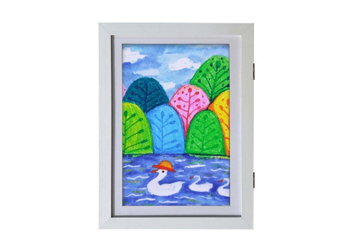 Κορνίζα για παιδικές ζωγραφιές Α4, με χώρο αποθήκευσης λευκή Υ30×21εκ.