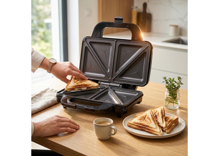 Τοστιέρα XXL Adler με τριγωνικές πλάκες 1300W