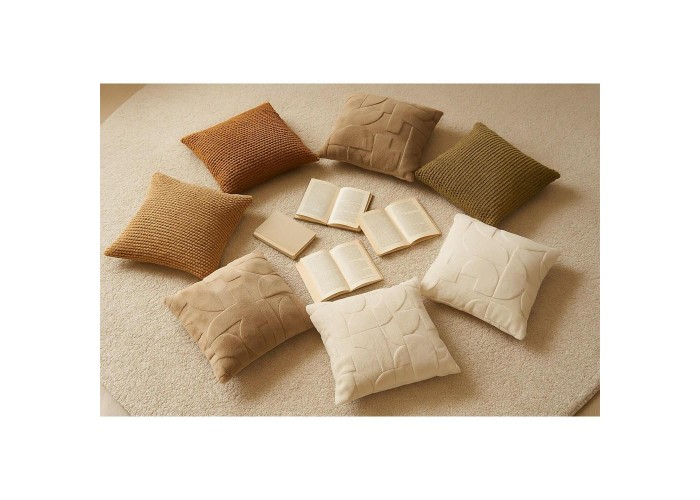 Μαξιλάρι διακοσμητικό ανάγλυφη υφή καφέ 45x45εκ. Μαξιλάρι διακοσμητικό ανάγλυφη υφή καφέ 45x45εκ.