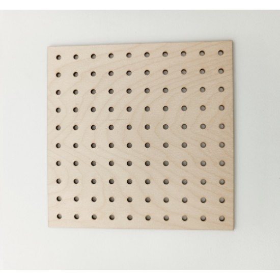 Ξύλινη επιφάνεια 20cm x 20cm με 100 τρύπες 0,5cm Ξύλινη επιφάνεια 20cm x 20cm με 100 τρύπες 0,5cm