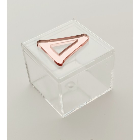 Plexiglass κουτάκι 5,5cm με διακοσμητικό στοιχείο plexiglass μονόγραμμα Plexiglass κουτάκι 5,5cm με διακοσμητικό στοιχείο plexiglass μονόγραμμα