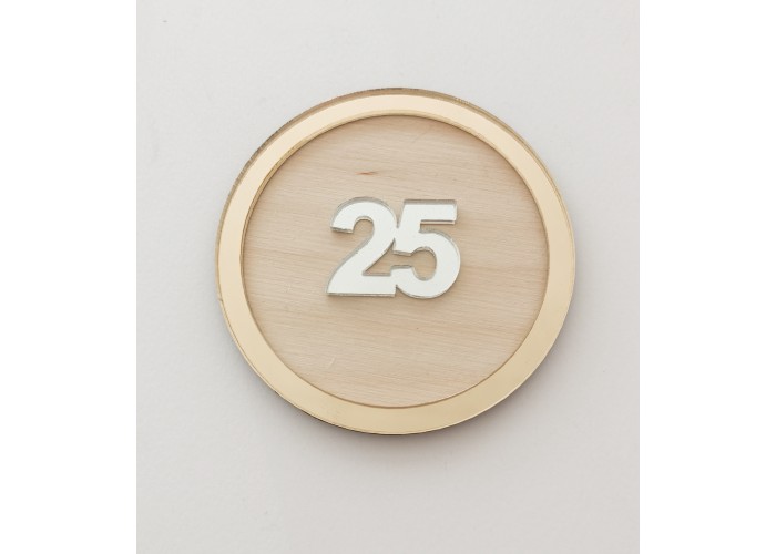 Γούρι από ξύλο και Plexiglass 2026 #6 Γούρι από ξύλο και Plexiglass 2026 #6