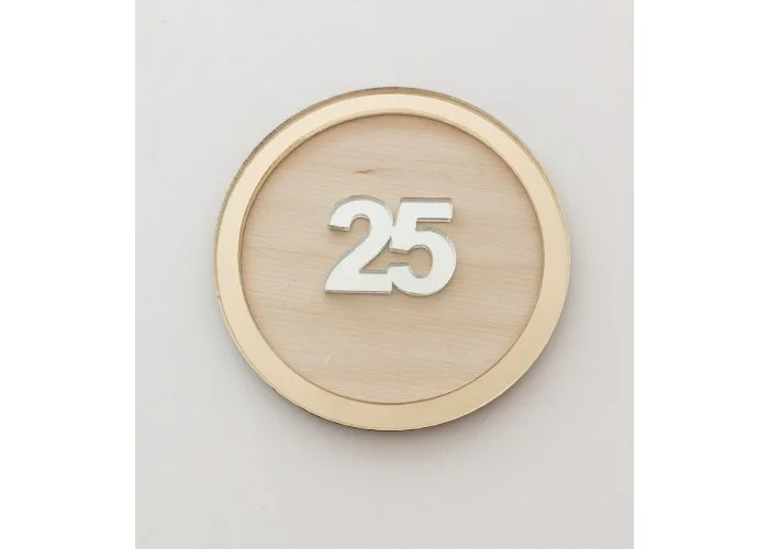 Γούρι από ξύλο και Plexiglass 2026 #6 Γούρι από ξύλο και Plexiglass 2026 #6