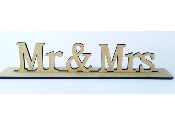 Επιγραφή επιτραπέζια mdf mr & mrs 400x90x6χιλ. Επιγραφή επιτραπέζια mdf mr & mrs 400x90x6χιλ.