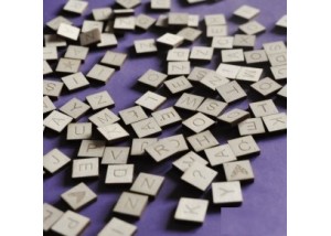 Ξύλινα κυβάκια (scrabble) 110τεμ Ξύλινα κυβάκια (scrabble) 110τεμ