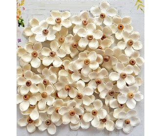 Χειροποίητα λουλούδια ,με ξύλινη χάντρα, ιβουάρ 50 τεμ